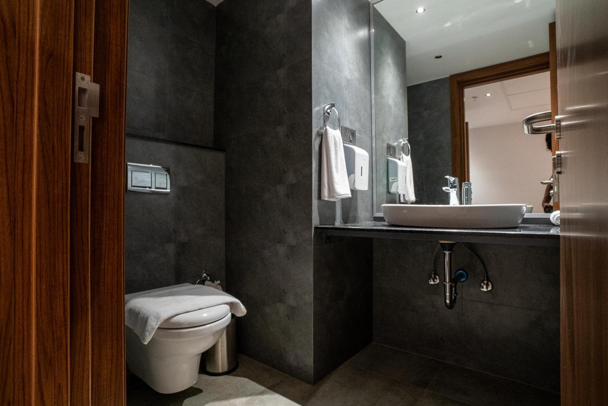 Lilac Hotel Guruvāyūr Szoba fotó