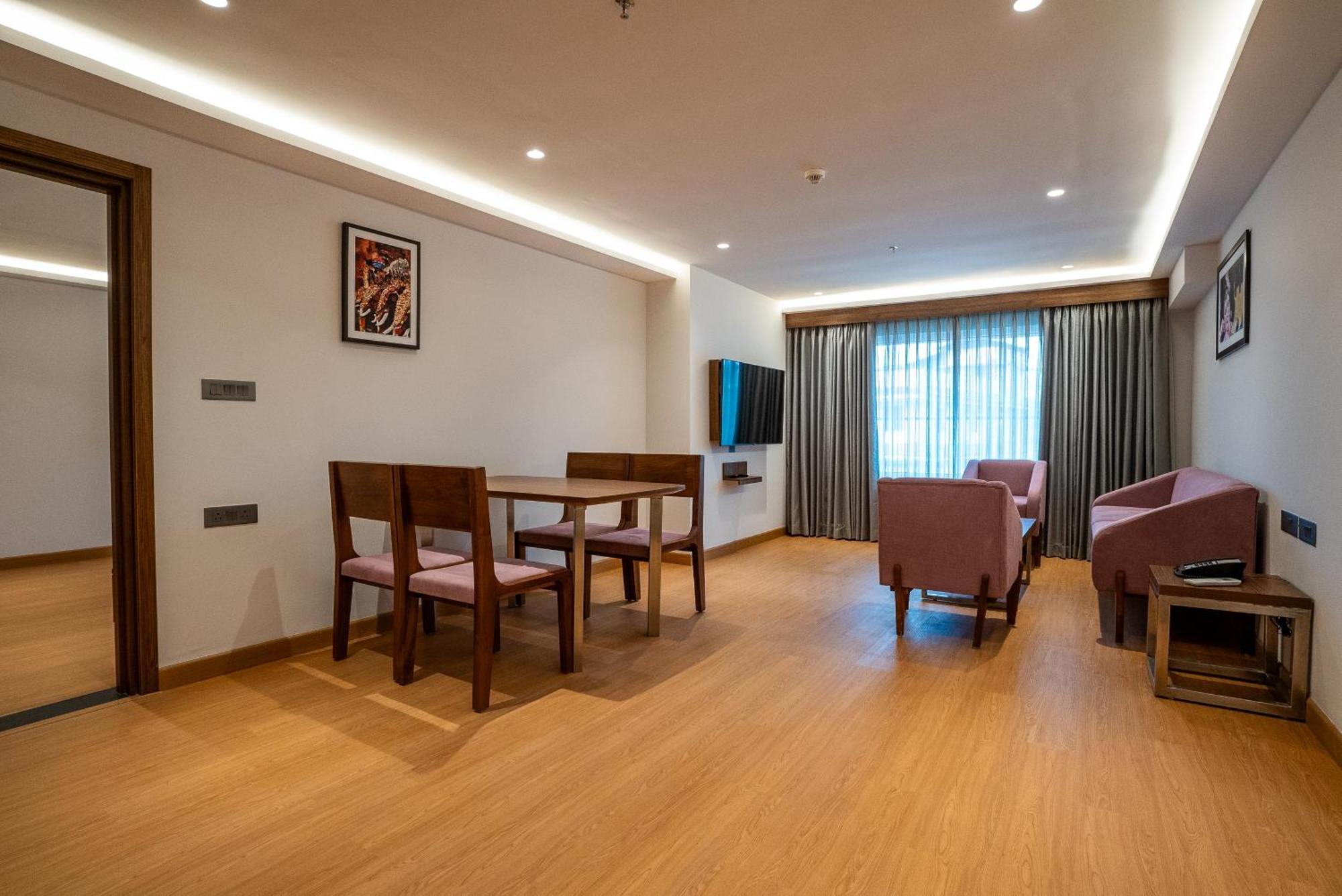 Lilac Hotel Guruvāyūr Kültér fotó