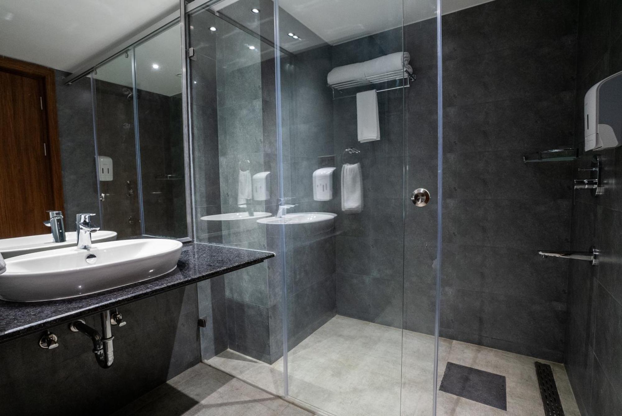 Lilac Hotel Guruvāyūr Szoba fotó