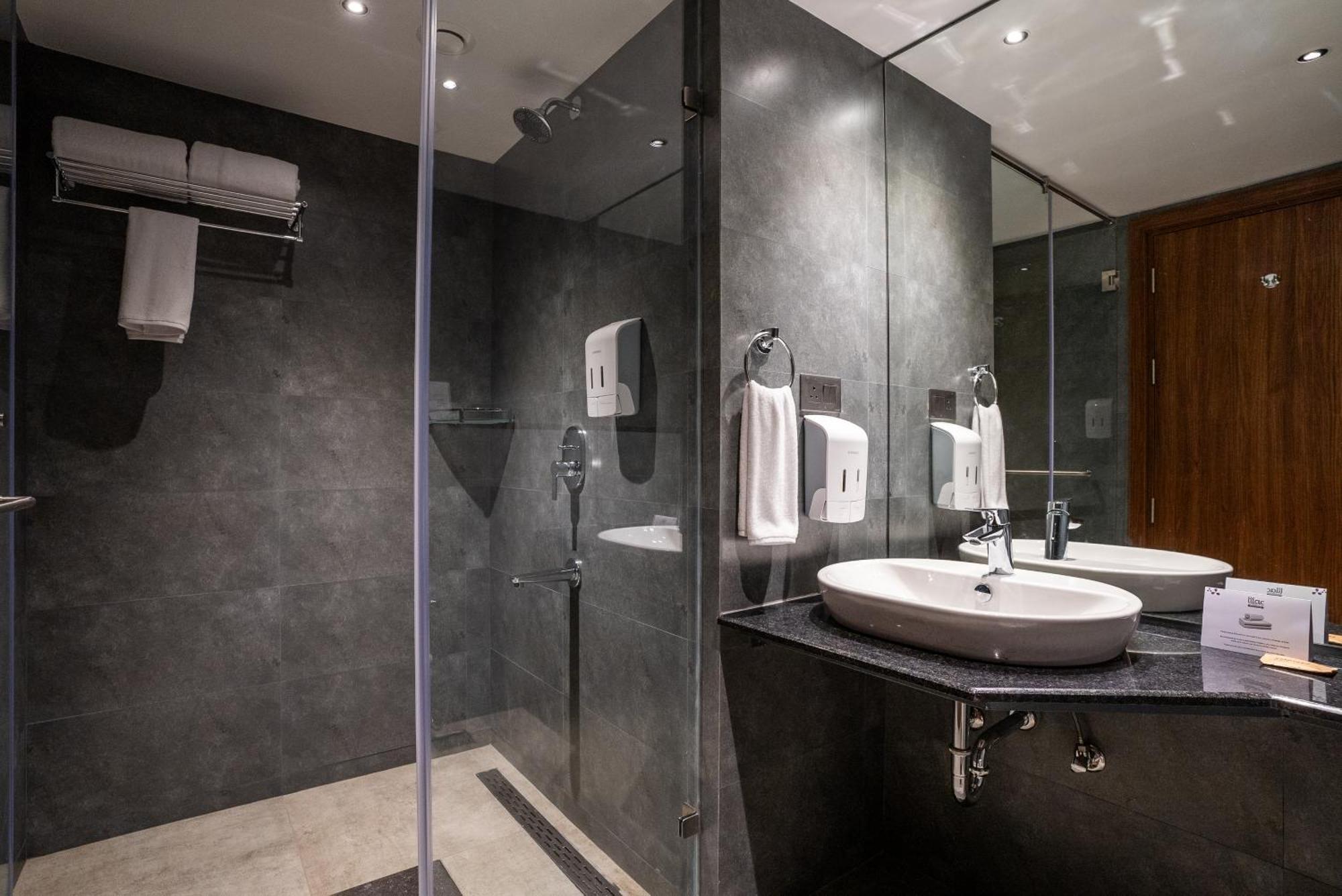 Lilac Hotel Guruvāyūr Szoba fotó
